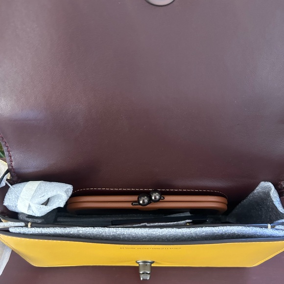 COLLECTORS Disney Dinky with Pluto Motif Coach Dinky - Picture 6 of 10